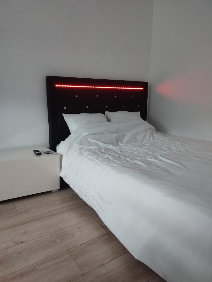 Chambre Prive Dans Une Maison Avec Terrasse Et Jardin Salles De Bain Partagees Apartment Lille Exterior photo